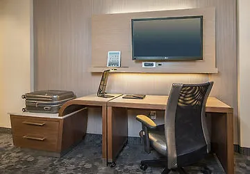 מלון Courtyard By Marriott Richmond Downtown