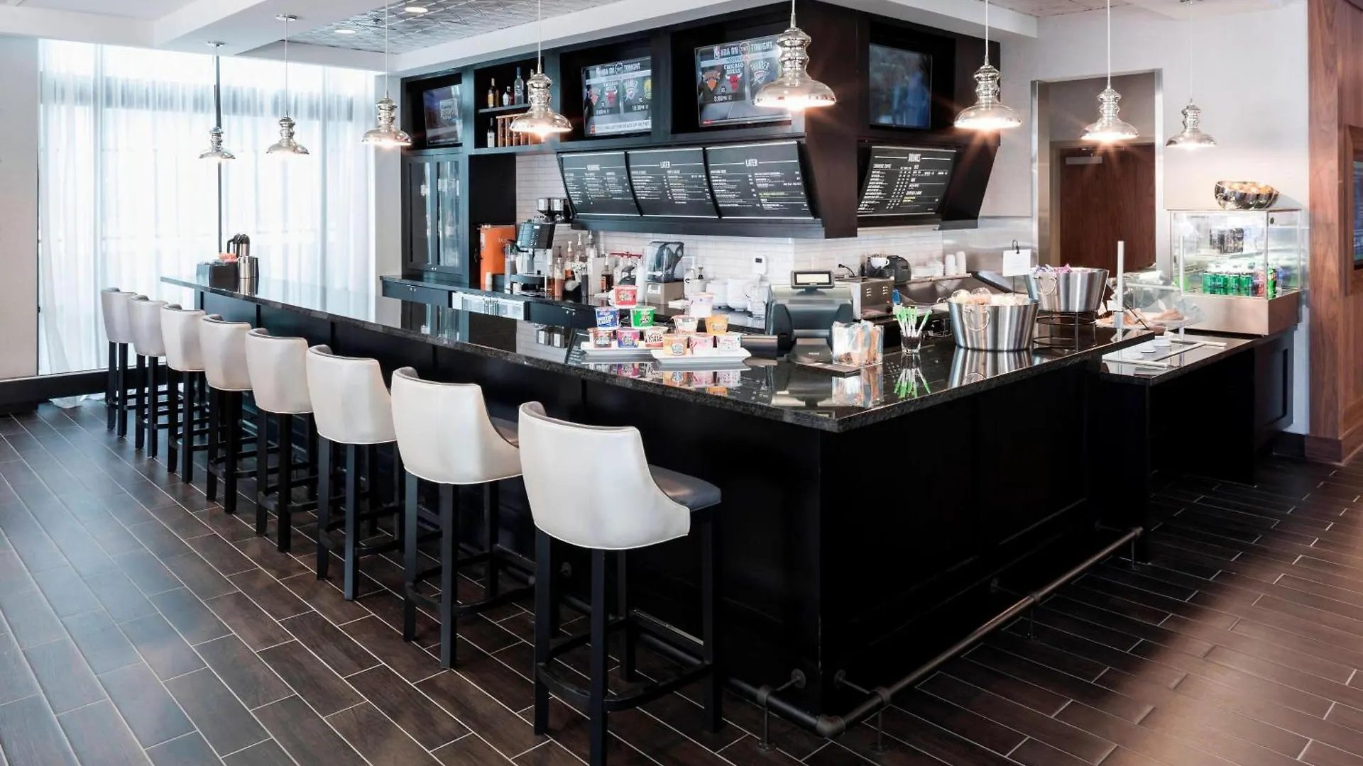מלון Courtyard By Marriott Richmond Downtown