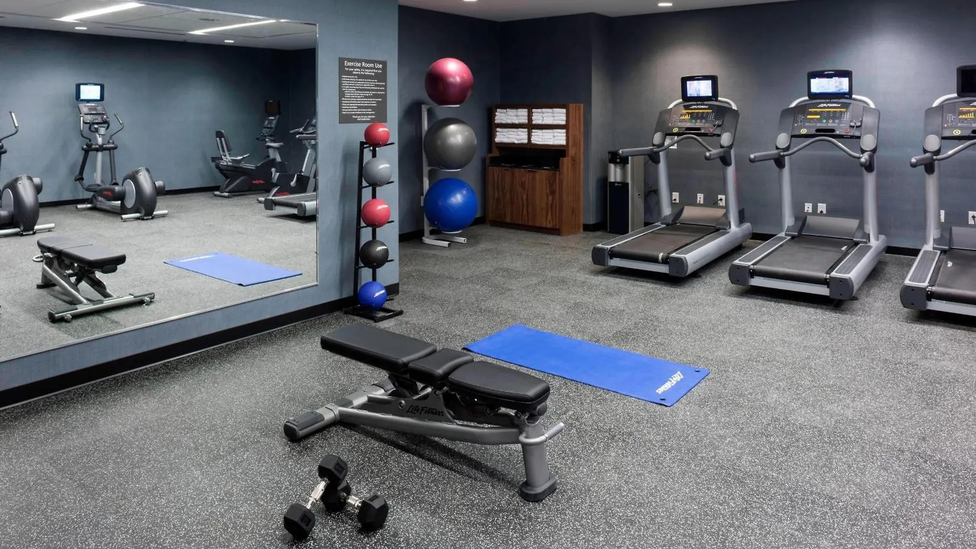 מלון Courtyard By Marriott Richmond Downtown