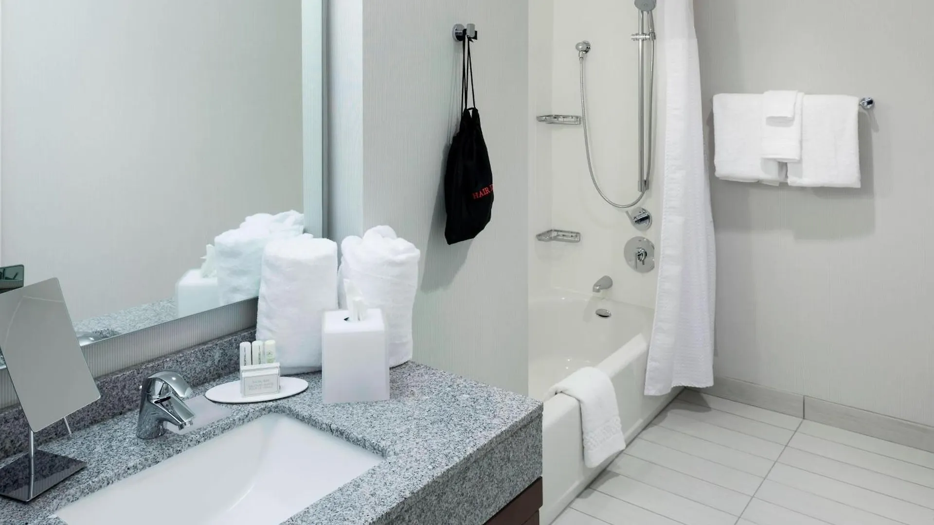 מלון Courtyard By Marriott Richmond Downtown