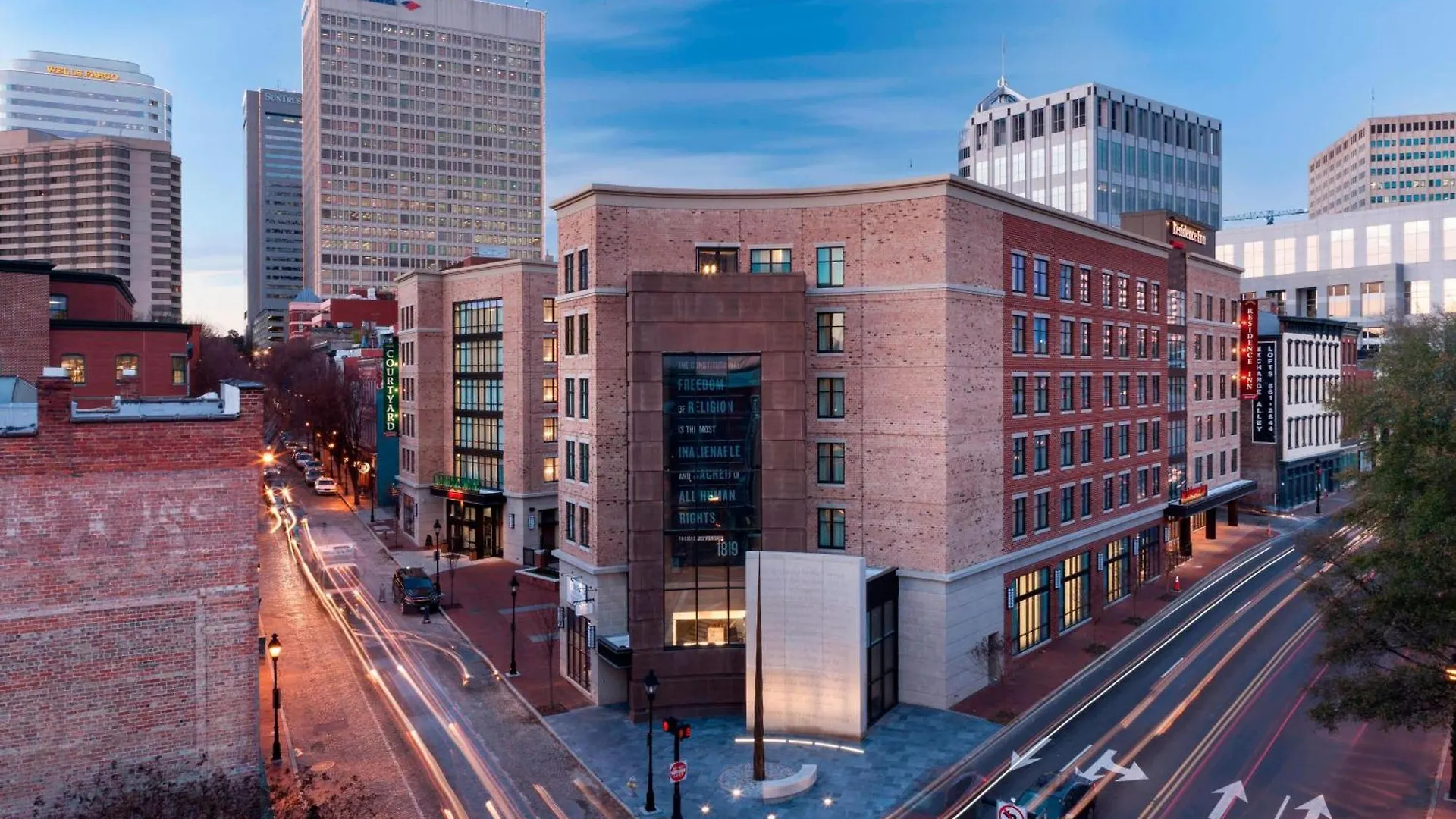 מלון Courtyard By Marriott Richmond Downtown 4*,