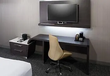 מלון Courtyard By Marriott Richmond Downtown