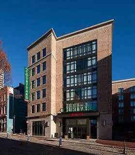 מלון Courtyard By Marriott Richmond Downtown 4*,